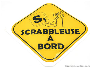 Autocollant Scrabbleuse à bord - La Ronde des Lettres