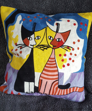 Housse de coussin brodée - 2 Chats colorés - La Ronde des Lettres