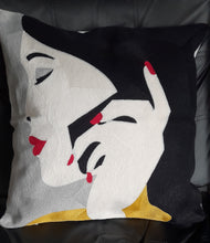 Charger l&#39;image dans la galerie, Housse de coussin brodée - Profil