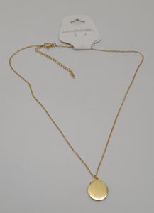 Collier doré pendentif initiale